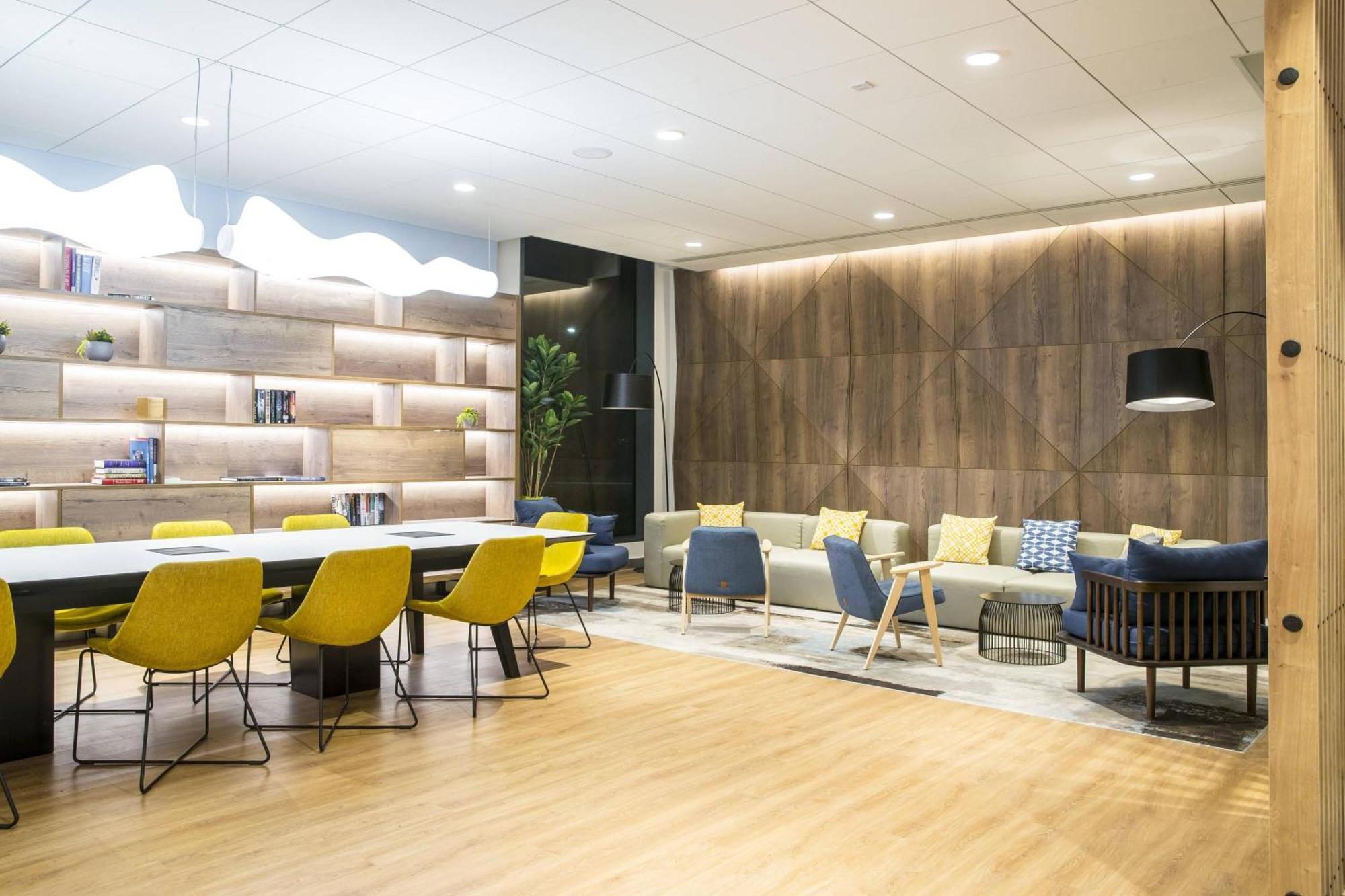 Courtyard By Marriott Edinburgh West Hotel Exterior photo